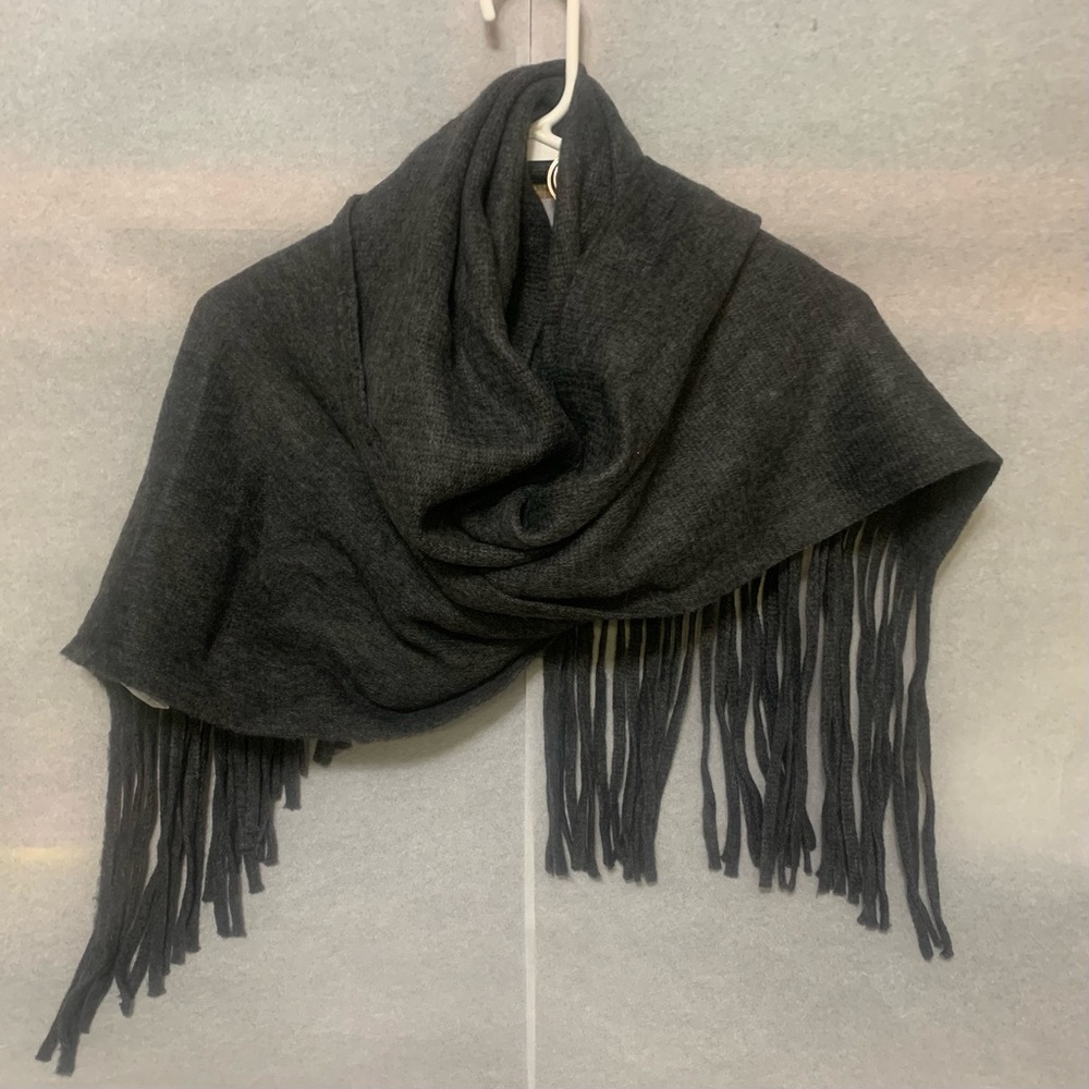 LUCKY BRAND - GRAY FRINGED - SCARF or WRAP